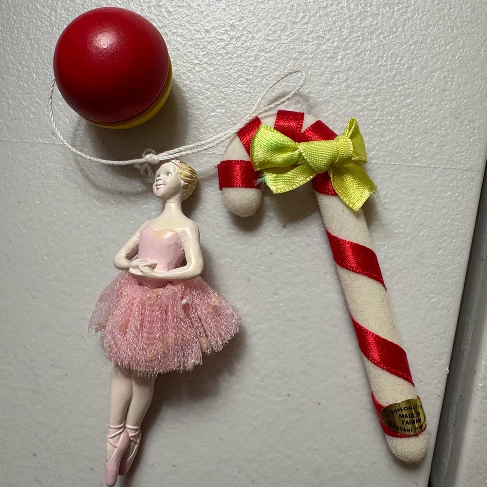 Retired American girl doll molly’s Christmas surprise - Picture 10 of 10